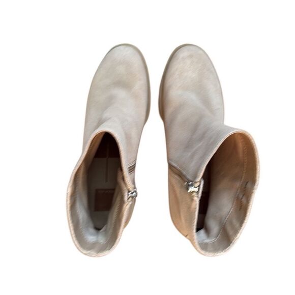Dolce Vita Women’s Faux Suede Lug Sole Chelsea Heeled Boot Cream size 8.5 - Picture 5 of 10
